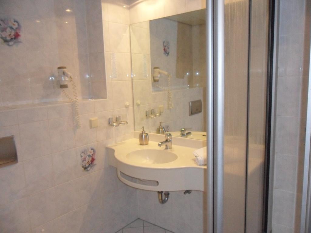 Kuner Weitzel Landgasthof Frohe Einkehr Gbr Merzhausen Δωμάτιο φωτογραφία